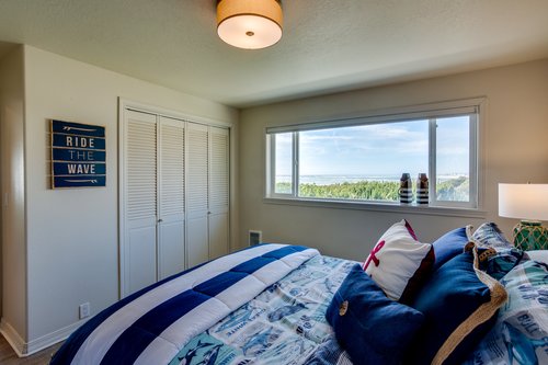 Lay in bed and enjoy the ocean view!