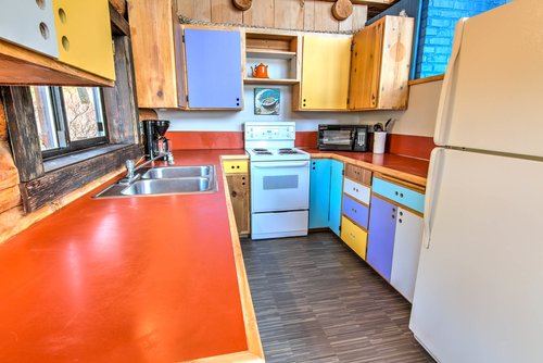 Prepare your favorite seafood in this cute little kitchen.