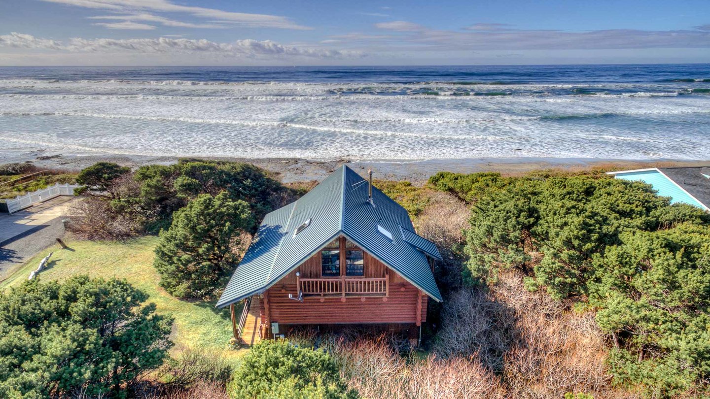 Easy access to the beach right in front of the house.