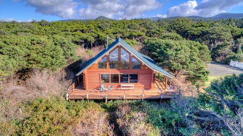 Enjoy the comforts of this log home!