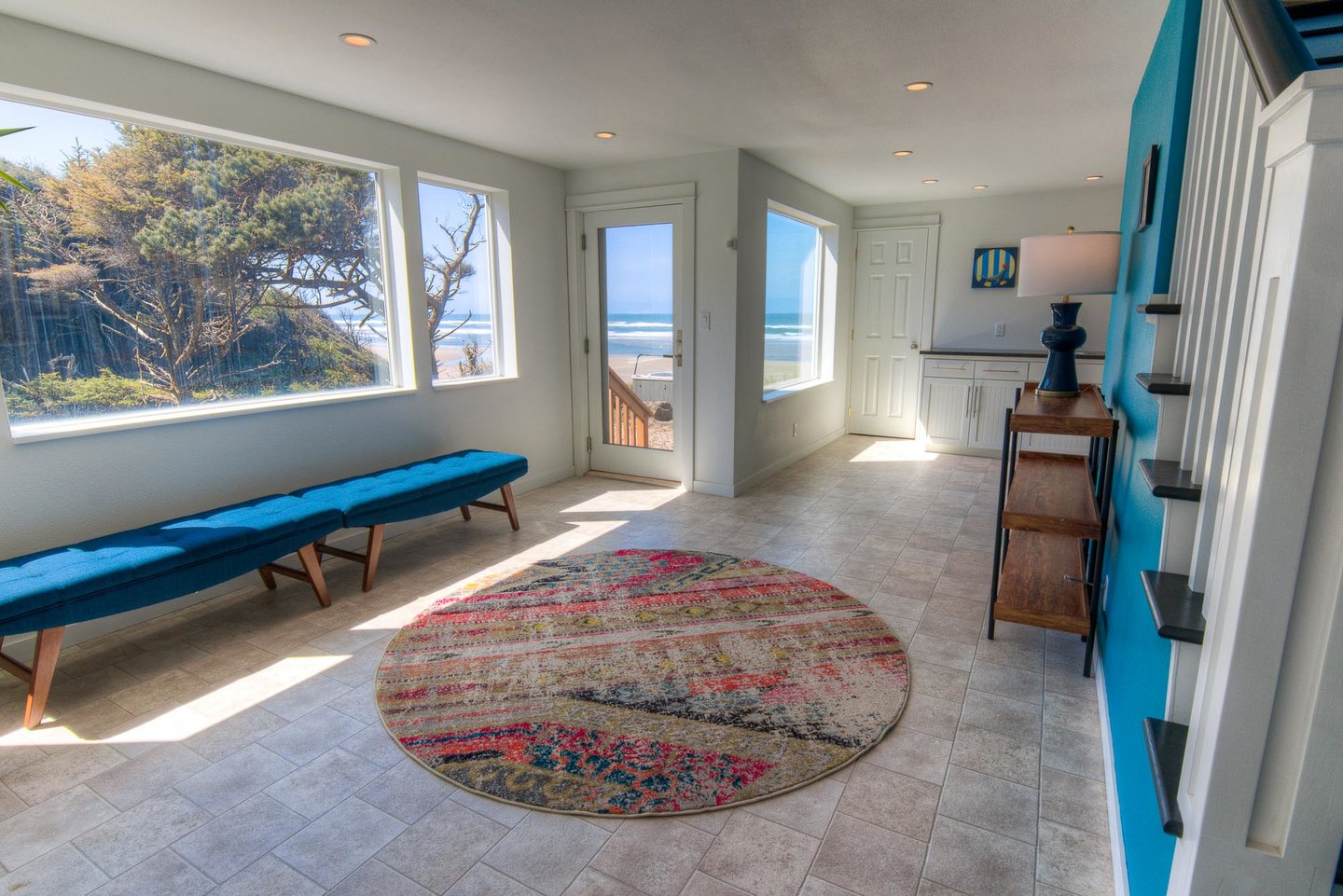 Enter in to the fun and fabulous Dancing Seal home on the ground floor.