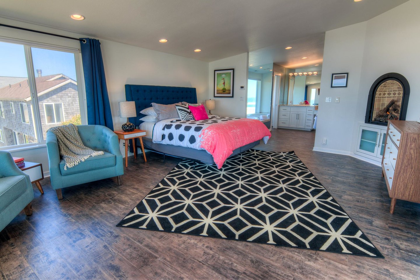 Bring on the romance with the gas fireplace and the sound of the sea!