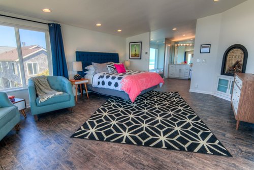 Bring on the romance with the gas fireplace and the sound of the sea!