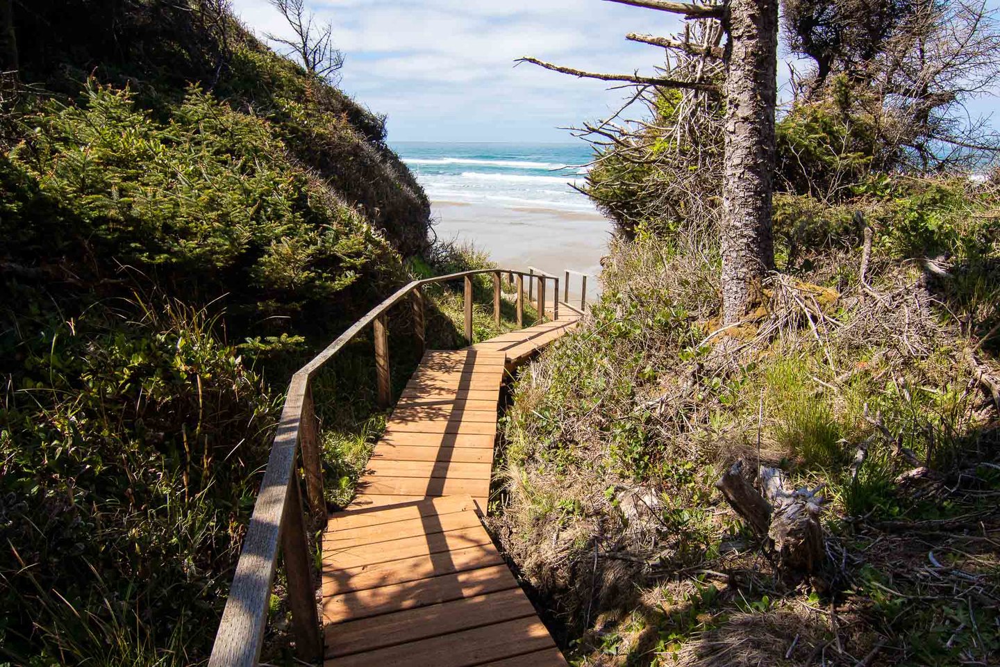 Seasonal private beach access- the stairs do wash out during king tides!