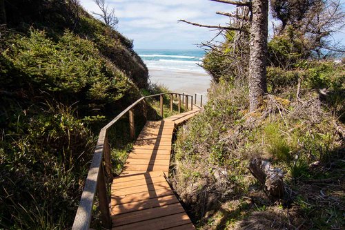 Seasonal private beach access- the stairs do wash out during king tides!