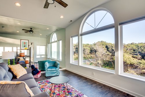 The sitting room on the third floor is perfect for overflow from the Dancing Seal Lounge.