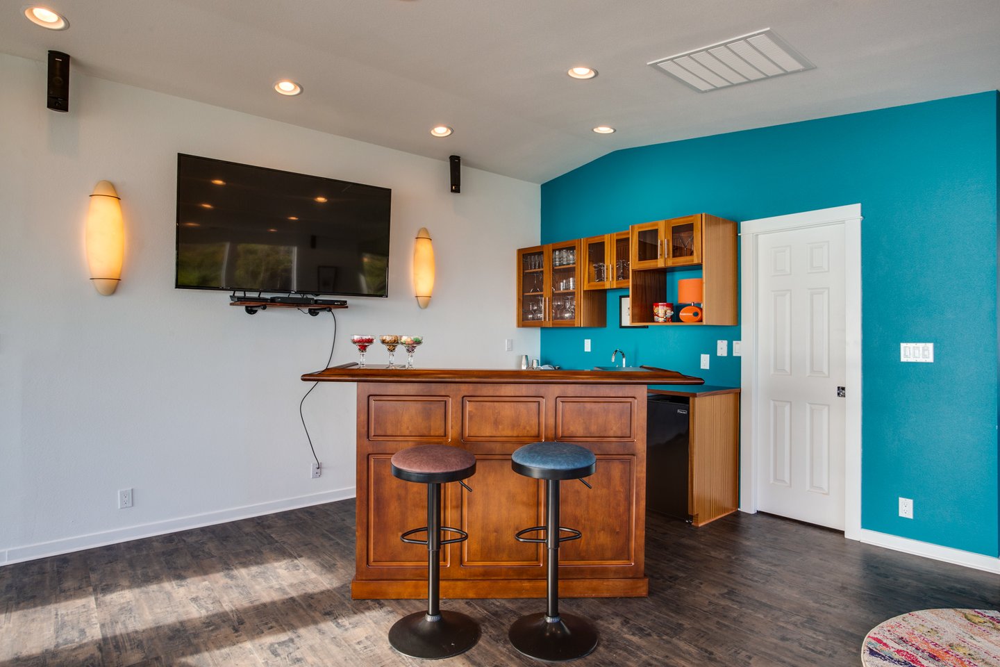 Make your favorite cocktail at the bar and watch a game on the television.