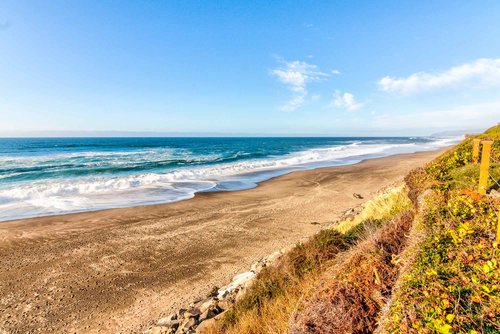 Beach to the north to explore.