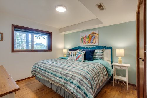 The king bed can be split in to two twins with prior notice.