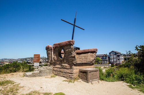 Located next to Coast Park, a great place to let the young ones run and play.