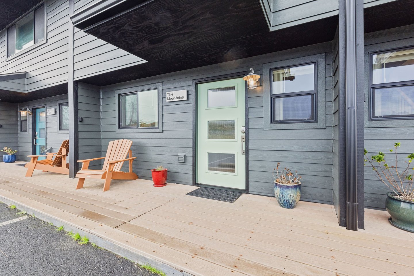 Welcome to The Mountains, part of ExplOREgon 4-plex.