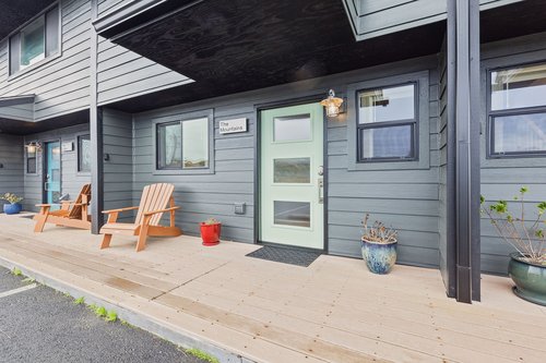 Welcome to The Mountains, part of ExplOREgon 4-plex.