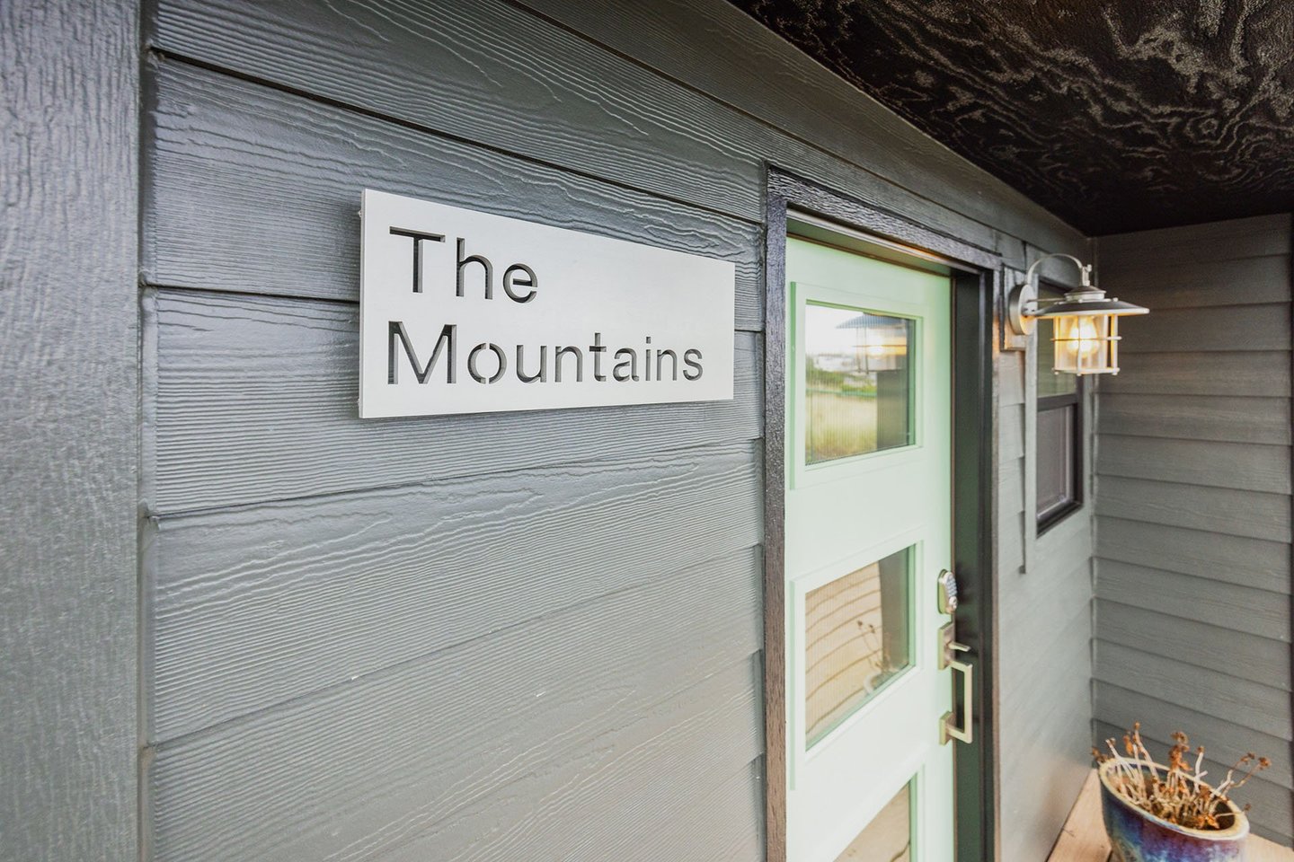 Welcome to The Mountains, part of ExplOREgon 4-plex.