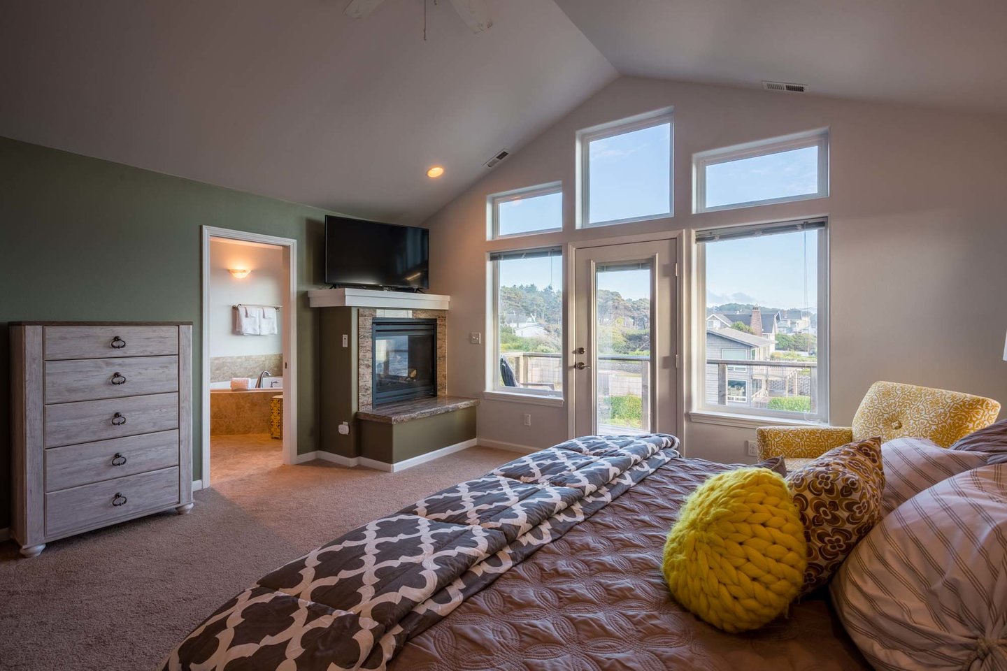 The large windows let in a lot of light.