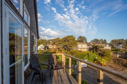 Watch the sun rise or set from the south facing balcony.