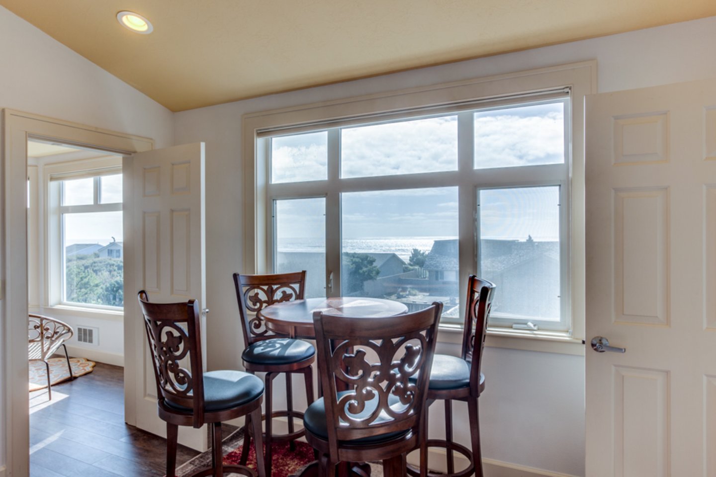 Upstairs between the two king suites is a pub table to sit and enjoy the ocean views.