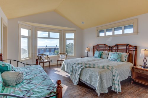 The second upstairs king ensuite has a king bed that can be split into two twins with prior notice.