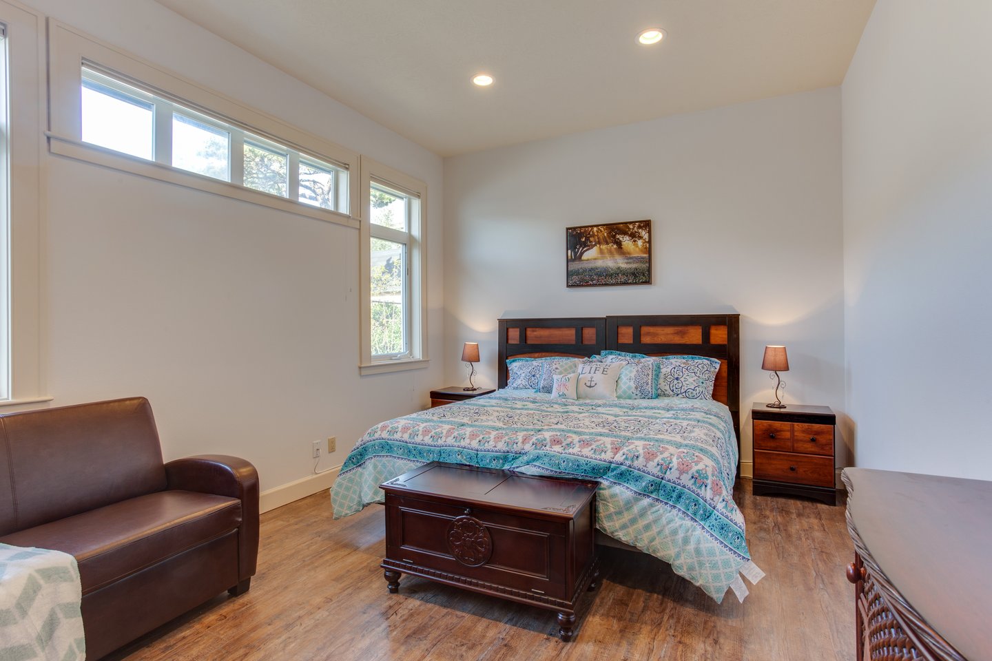 The third downstairs bedroom has a king bed that can be split in to two twins with prior notice.