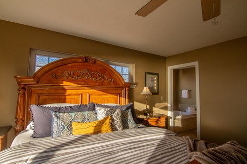 A beautiful ensuite is attached to the primary bedroom.