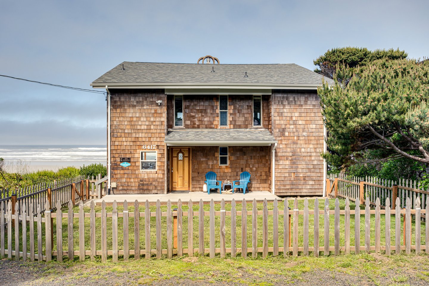 Welcome to Tidal Destinations! Get ready to enjoy your home with a fenced-in front yard.