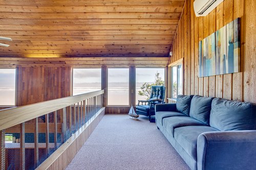 Another loft sitting area for extra space.