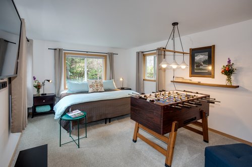 The king bed in the kids room can be split into two twins with prior notice.