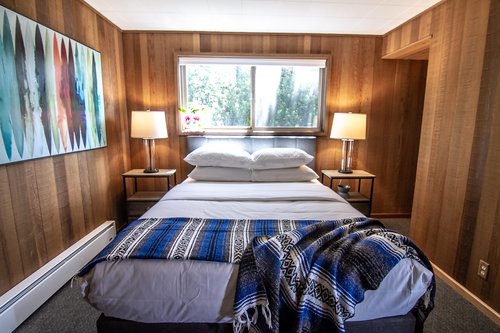 Cozy up in the queen bed and read a book before sleep.