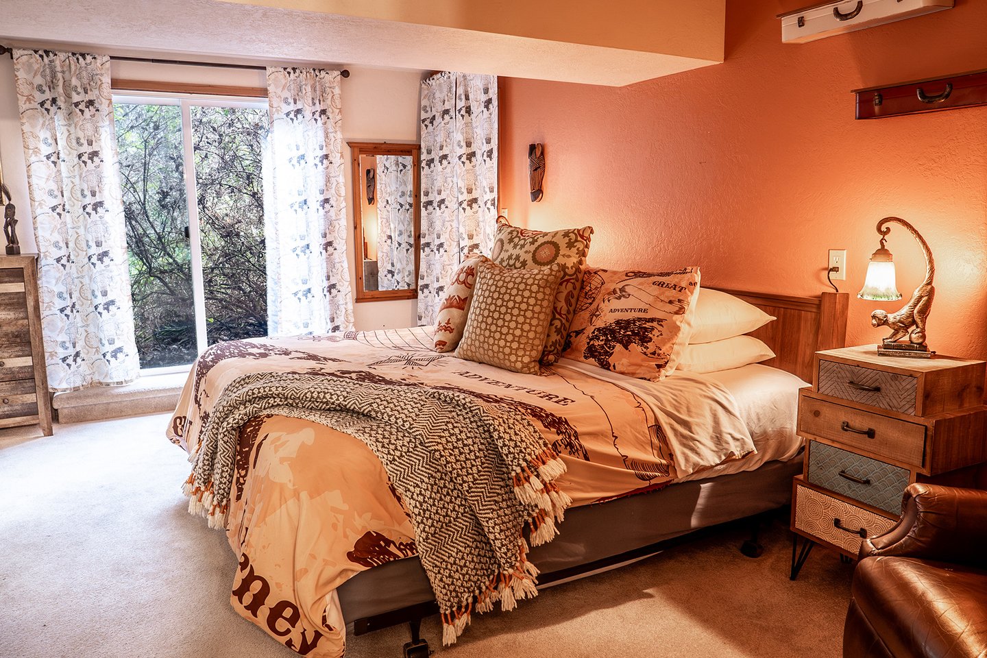 Downstairs bedroom with ensuite; take a seat and journal about all your Oregon Coast adventures.