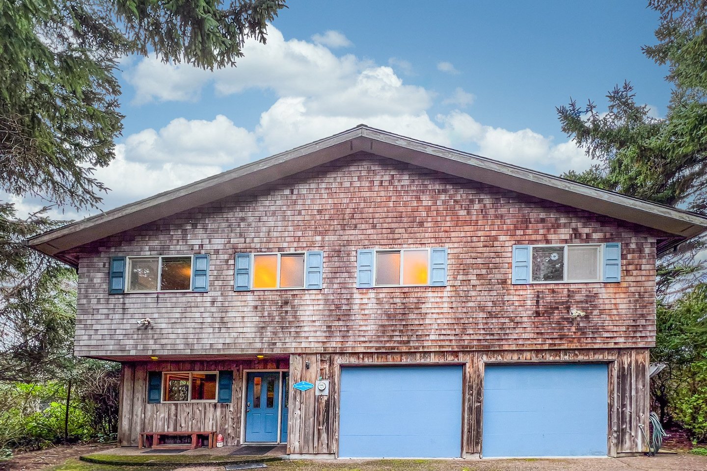 Large 5 bedroom oceanfront home waiting for you!