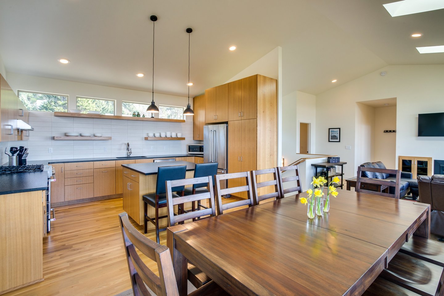 Serve right from the kitchen to the dining room table!