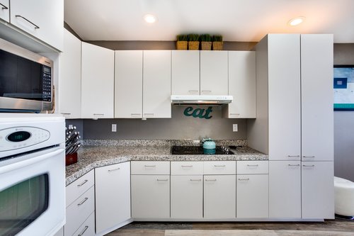 Enjoy a home cooked seafood dinner in this well equipped kitchen.