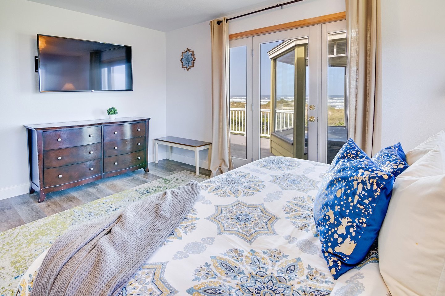 Curl up in the king bed to relax and refresh.