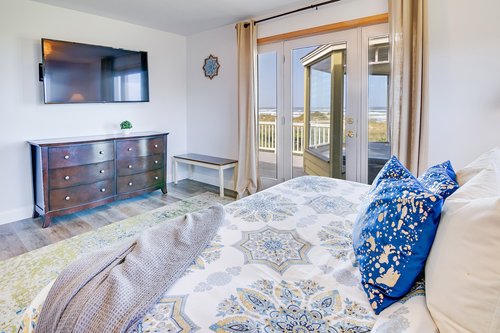 Curl up in the king bed to relax and refresh.