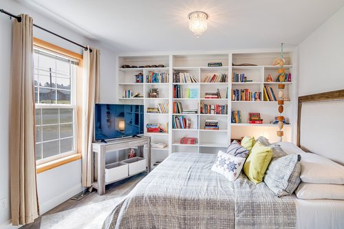 Every bookworm would love this room!