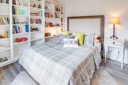 This comfy queen bed provides a relaxing night's sleep.