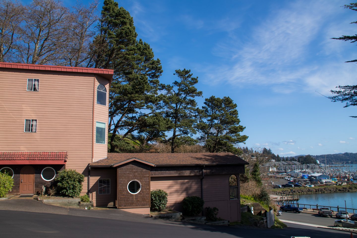 Smuggler's Cove is the perfect location to enjoy many things that Newport has to offer.