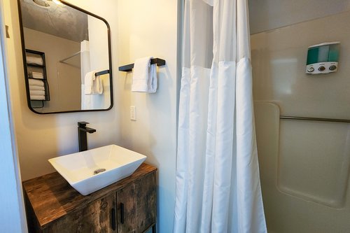 Tub/Shower combo in the ensuite bath.
