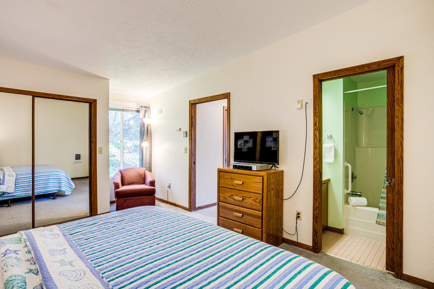 Sunny and bright one bedroom condo.