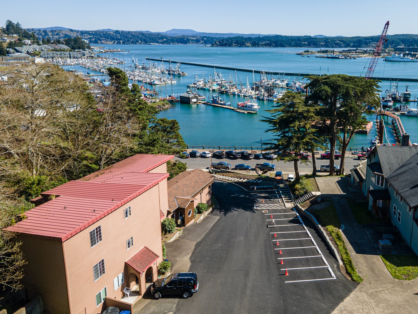 Close to the fishing fleet and views of the bay.