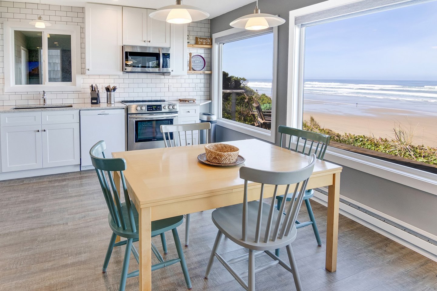 Enjoy all your meals with ocean views.