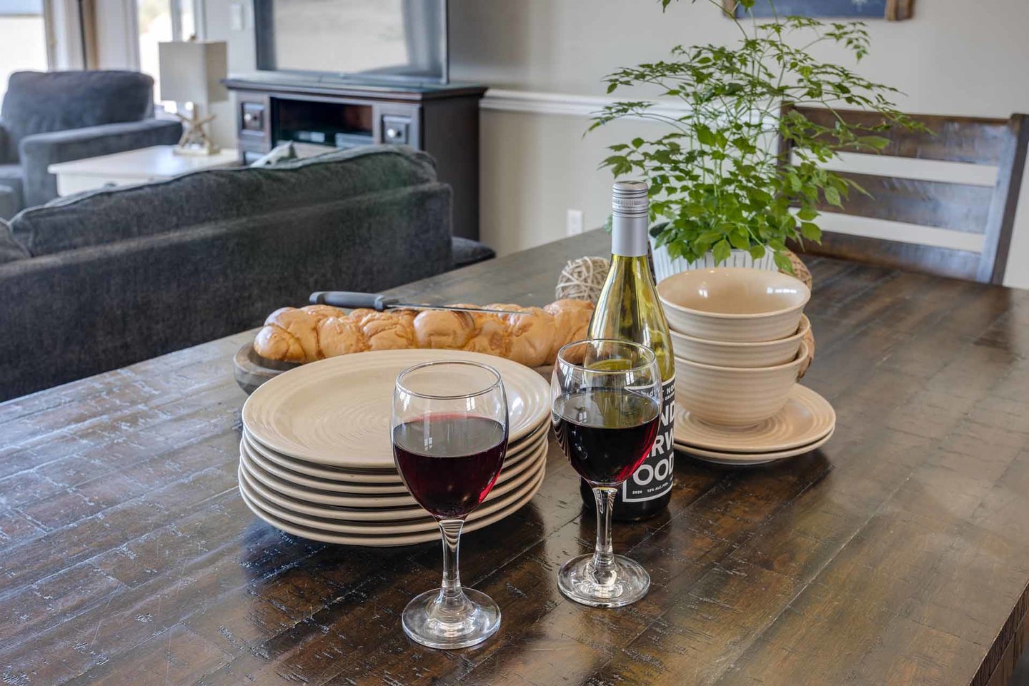 Entertain family and friends with wine and hors d'oeuvres.
