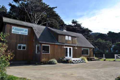 Welcome to the Stonefield Beach House.