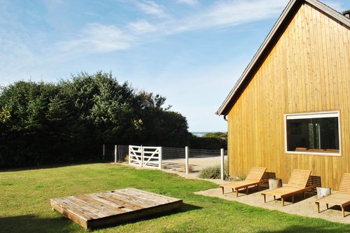 Plenty of space to play games in the yard!