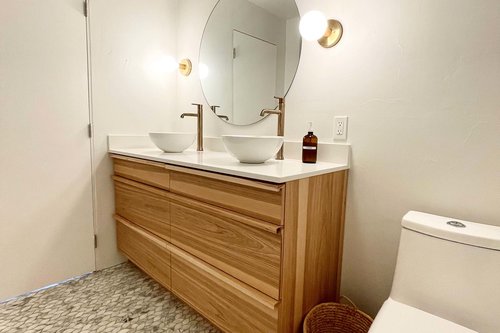 Plenty of room to share the downstairs bath.