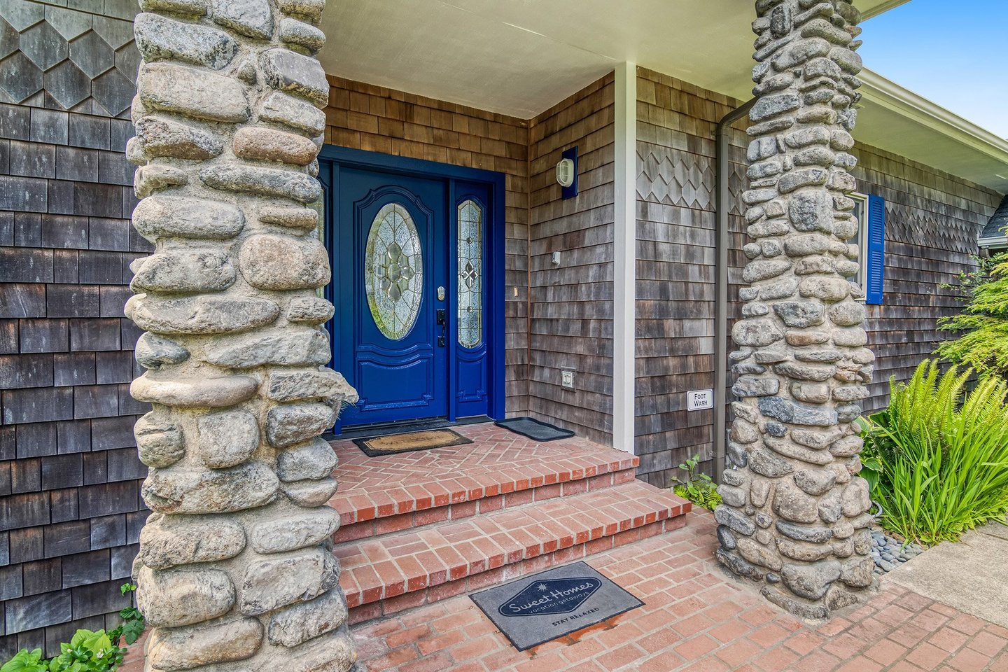 Welcome to The Coastal Jewel  in Seal Rock.
