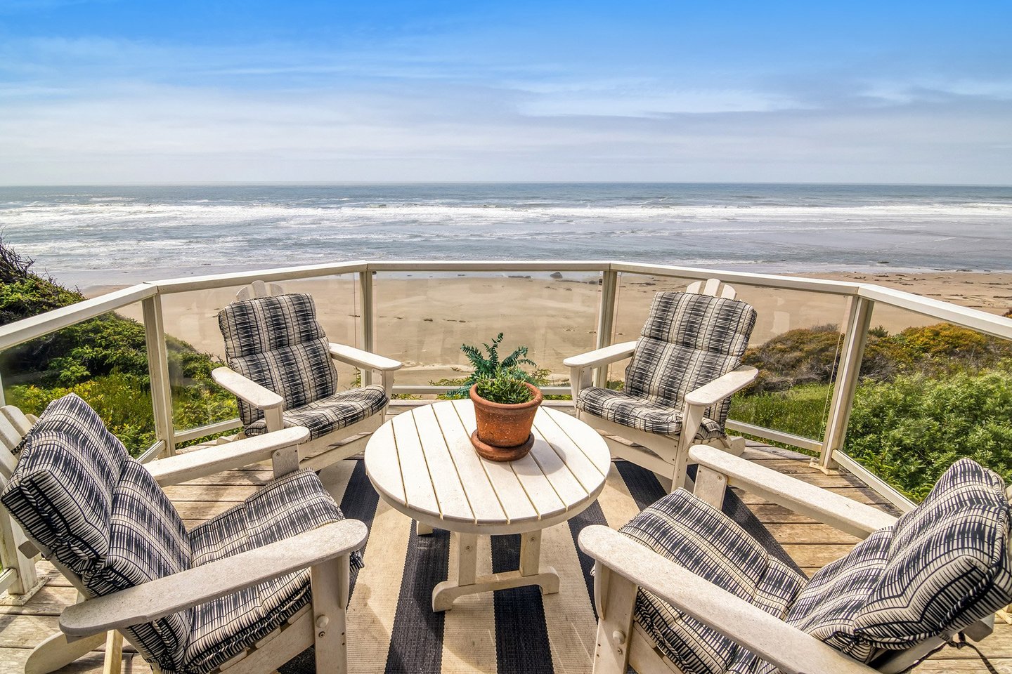 Relax and enjoy the outdoors with a spectacular view.