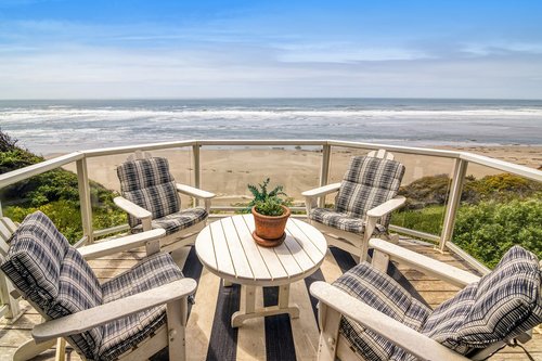 Relax and enjoy the outdoors with a spectacular view.