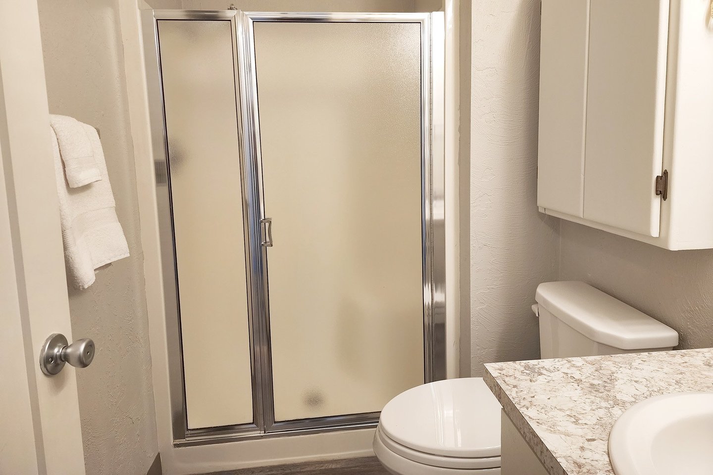 A full bath in the hallway adds some extra privacy.