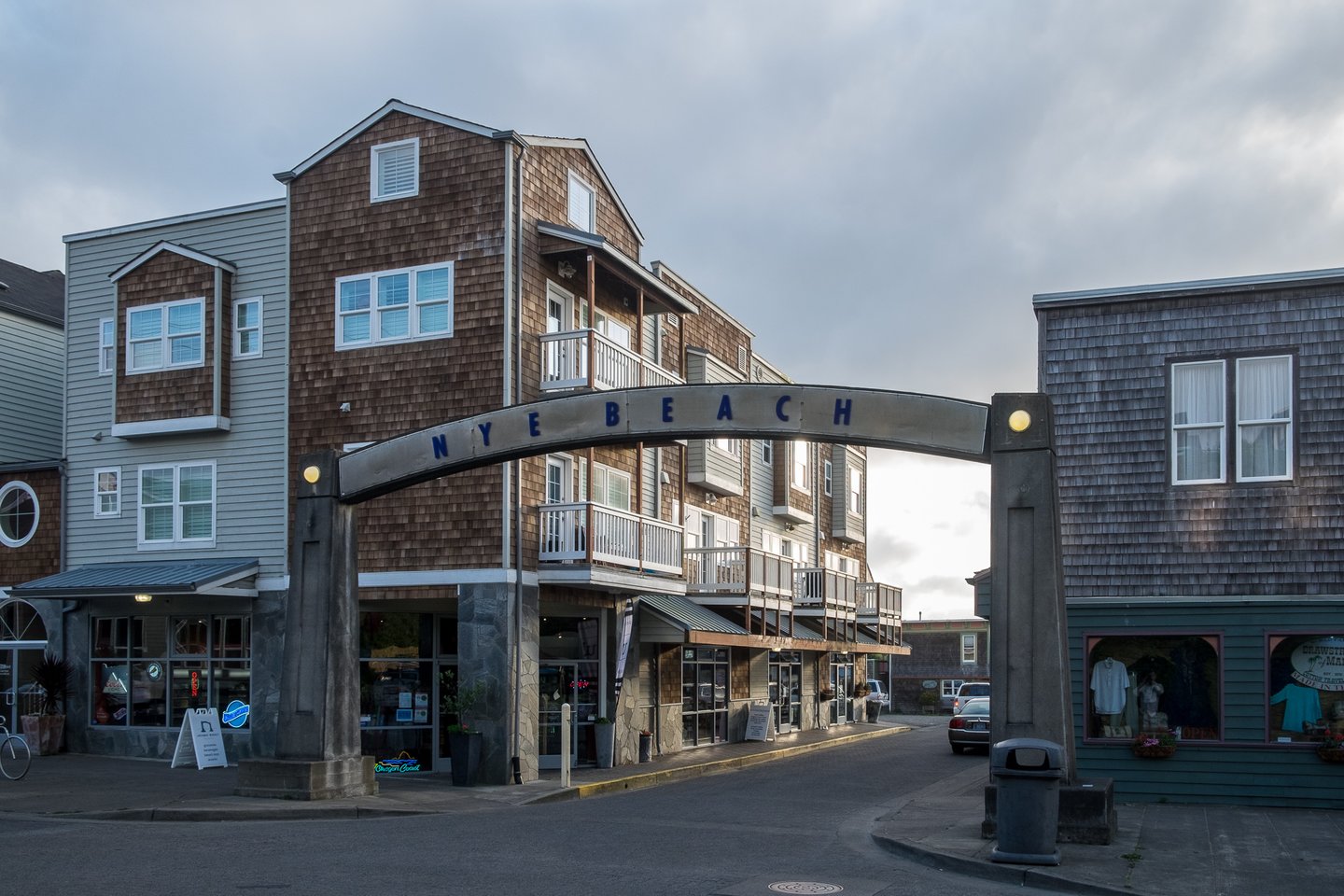 Nye Beach is full of restaurants and shops.