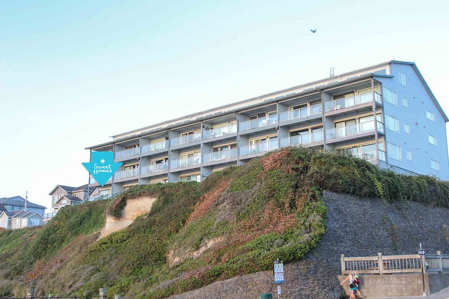 Nye Beacon is on the first floor and is the perfect oceanfront condo for couples, families, or friends traveling together.